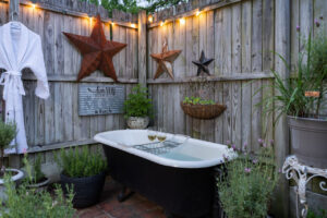 Outdoor bathtub at The Hope and Glory Inn